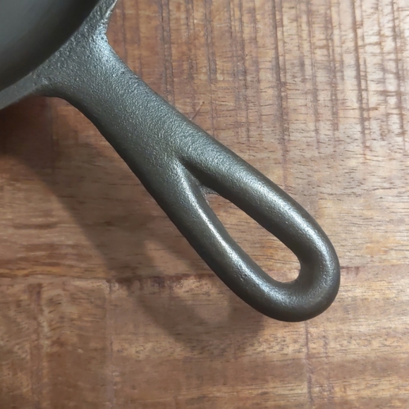 Vintage Unmarked BSR Cast Iron Skillet, #3 - Picture 2 of 14